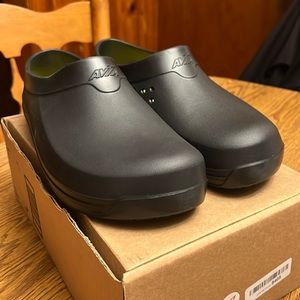 Avia Avi-Flame Slip Resistant Clogs
